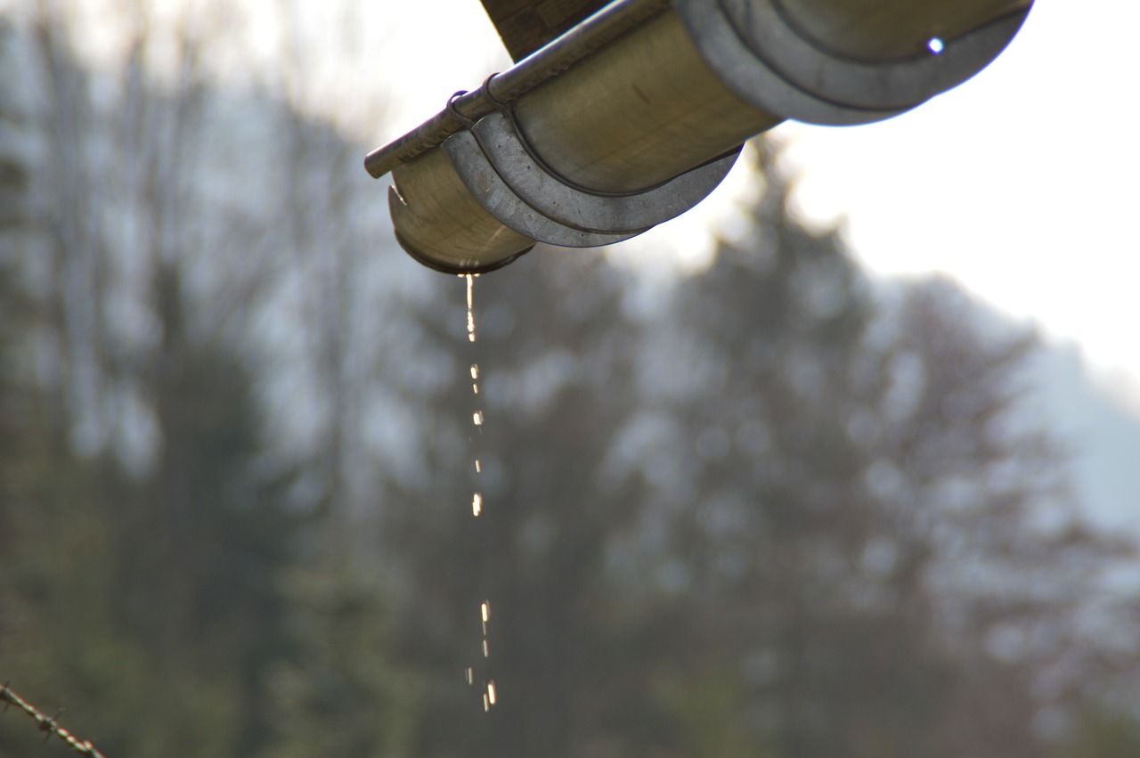 Détection et réparation de fuites de gouttière